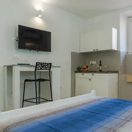 Garden In The Center Split