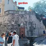Garden In The Center * Split