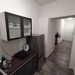 Apartment Garden In The Center Split